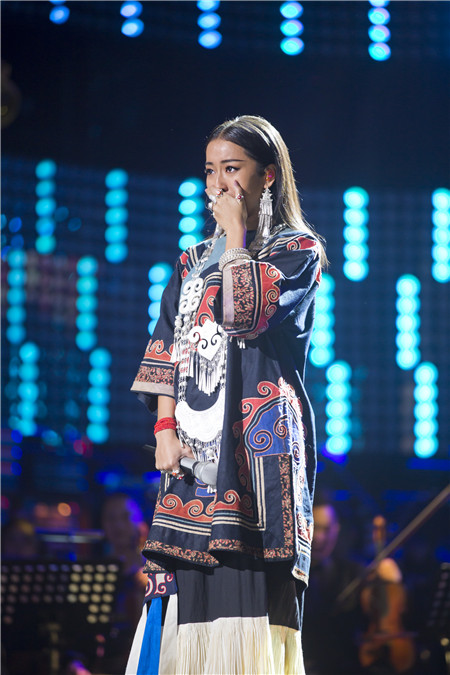 吉克隽逸首轮夺冠