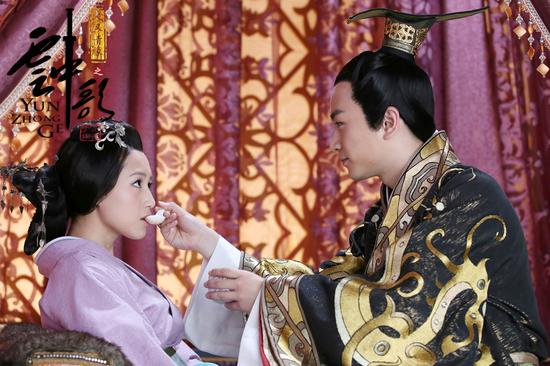 陈晓温柔喂汤药