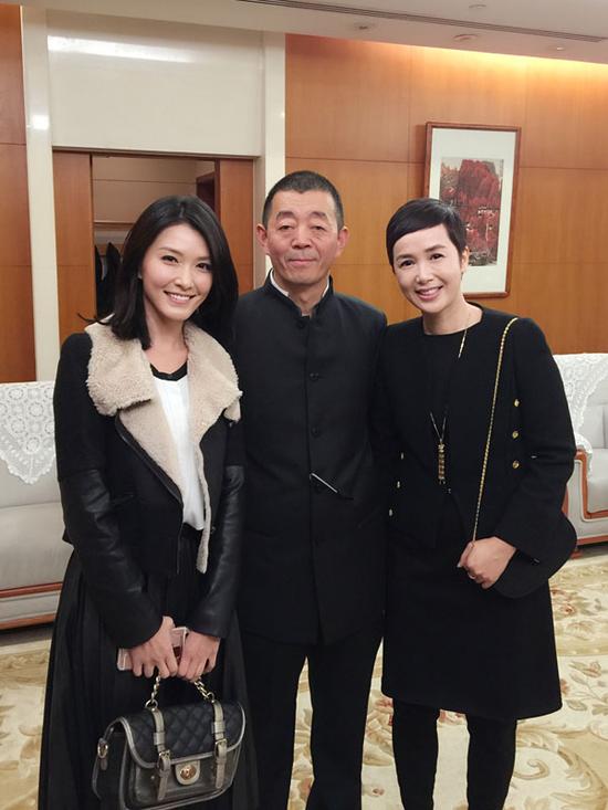徐洁儿亮相艺术展 是演员也是资深文青