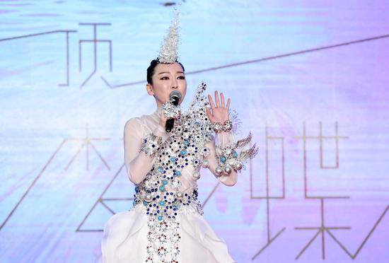 萨顶顶透露作品已送审春晚
