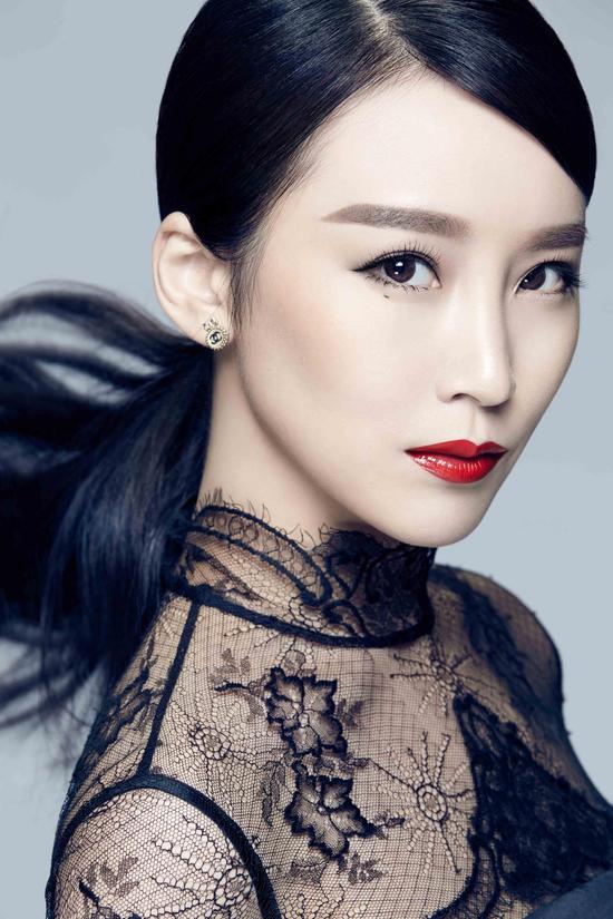 吴昕晒与谢楠优雅闺蜜写真 遭隔空催婚