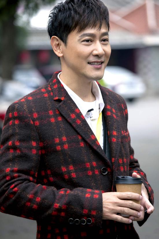 邱心志加盟真人秀获赞 突发眼疾挂急诊