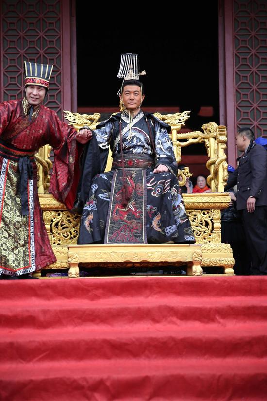 黄维德的登基大典