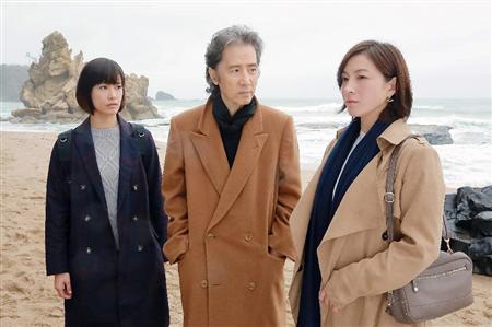 左起水川麻美、田村正和和广末凉子拍摄特别剧