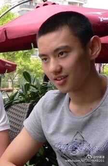 宁泽涛板寸头青涩旧照