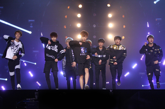 星动男团劲歌热舞