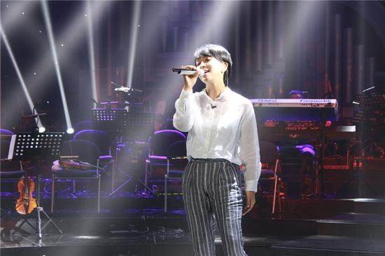陈明助阵大地飞歌 与选手沟通显亲切|陈明|一声所爱大地飞歌|选手_新浪娱乐_新浪网
