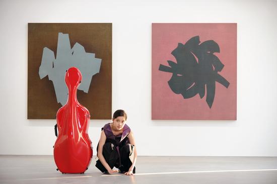 欧阳娜娜首支MV双金操刀 手指长茧演哭戏|欧阳