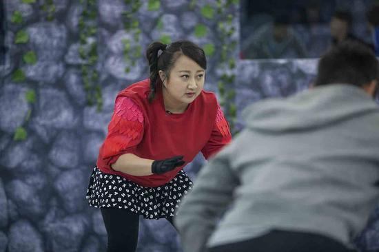 加速队员助阵麦咭3 鲍春来臧洪娜秀恩爱