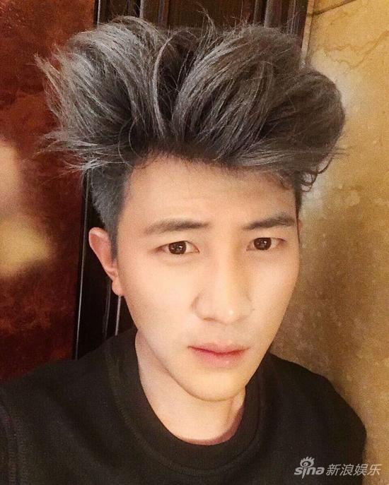 明星全接触 > 正文  新浪娱乐讯 近日,大左[微博]在微博上晒出搞怪