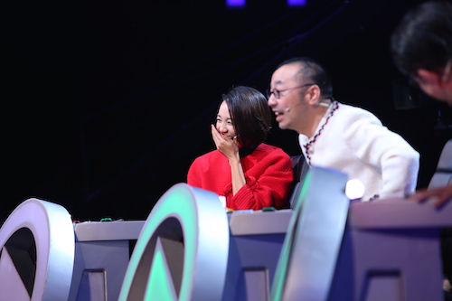 仍旧笑点低的朱丹