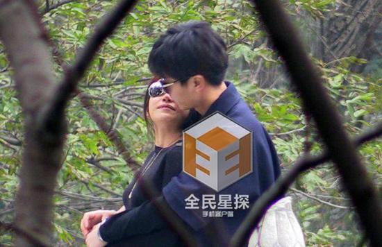 陈晓怒斥与陈妍希返乡祭祖遭偷拍:放过我家人