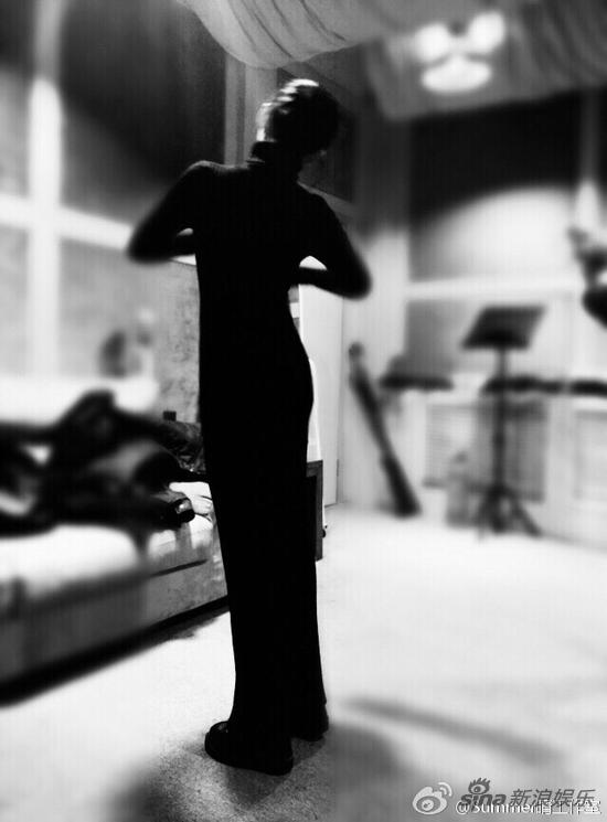 许晴进棚录唱《爱的代价》被调侃夫唱妇随|许