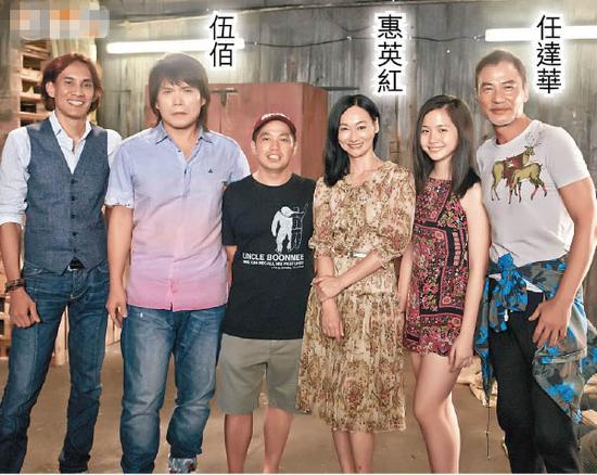 伍佰（左二）、惠英红（右二）、任达华（右一）