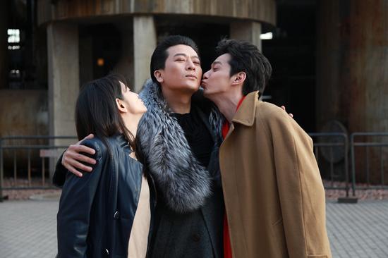 于毅、刘智扬、肖茵组成灵摆三人组