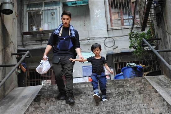 《闪亮的爸爸》黄子韬高云翔街头卖烧烤