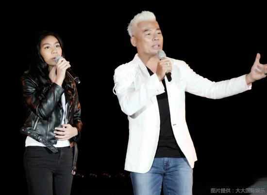 巫启贤与女儿欢欢