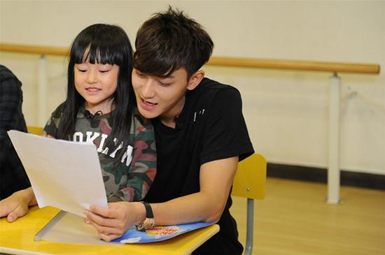 闪爸黄子韬褪稚气变严父 与女儿爆发矛盾|闪亮