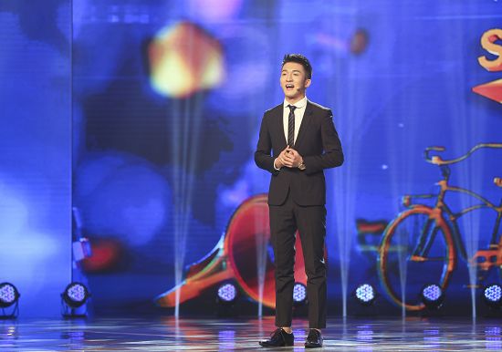 张绍刚秒变型男 新浪娱乐讯 山东卫视大型主持人才养成节目《青春星