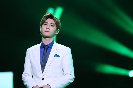 汪苏泷东盟歌会献唱《年轮》