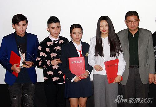 杨童舒、李北岳接受聘书