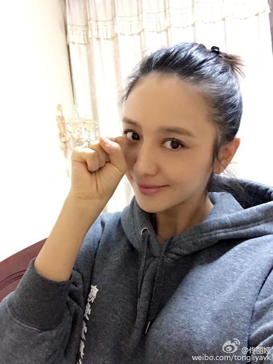 准妈妈佟丽娅看起来还是好少女