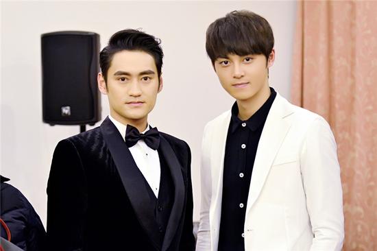 谢彬彬吴磊合照显绅士 《全员》将降地球|谢彬