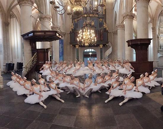 上海芭蕾舞团的豪华版《天鹅湖》