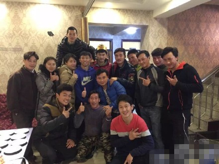 《雪白血红》杀青 于毅手写书信感恩剧组|《雪