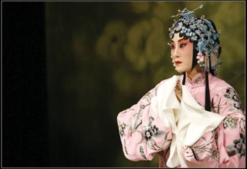 张火丁王家卫将联手拍戏曲电影《锁麟囊》|王家卫|张火丁|戏曲_新浪娱乐_新浪网