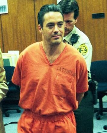 唐尼曾持枪私藏毒 如今浪子回头获赦免