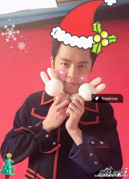 付辛博微博晒圣诞萌照 求粉丝帮过节