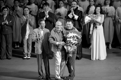 2015年6月17日,《日出》首演后,金湘登台热泪盈眶。