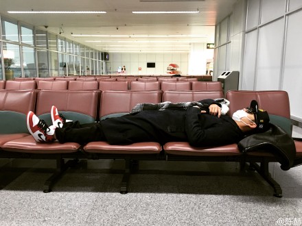 陈赫自称“天天早起赶飞机的吊儿丝儿”