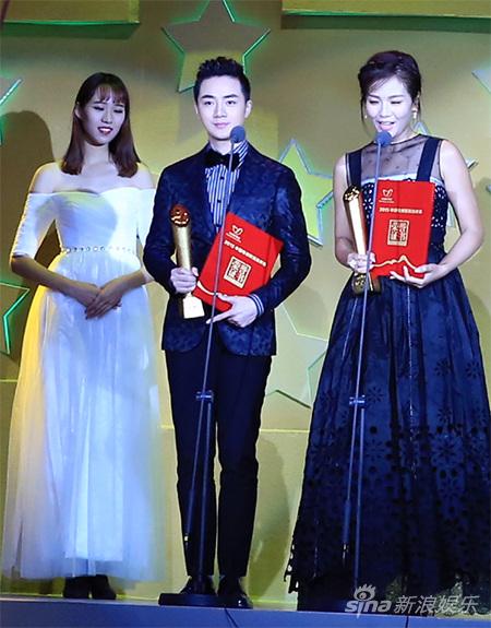 余少群台上领奖