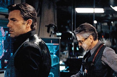 《超蝙》曝管家剧照