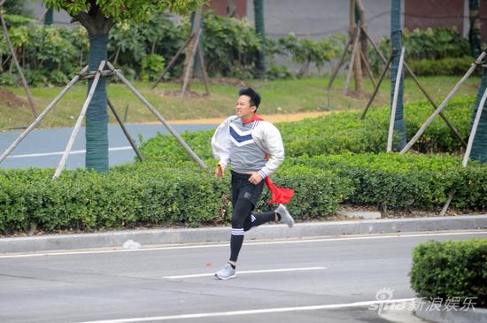 超哥追电车