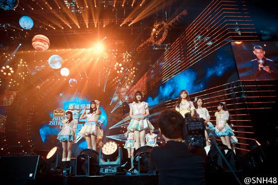 SNH48登陆江苏卫视跨年演唱会