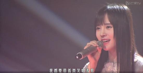 鞠婧祎亮相我是歌手踢馆赛 展不俗唱功|SNH4