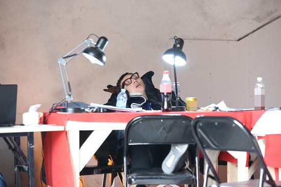 华少为《蜜蜂少女队》退出《了不起》录制|蜜