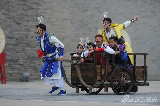 李晨扛起全队的重量向前奔跑