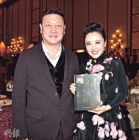 内地著名歌唱家韩磊(左)与“国宝级高音天后”周旋(右)的演出获高度赞扬。