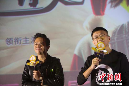 邓超和俞白眉与太原观众互动。