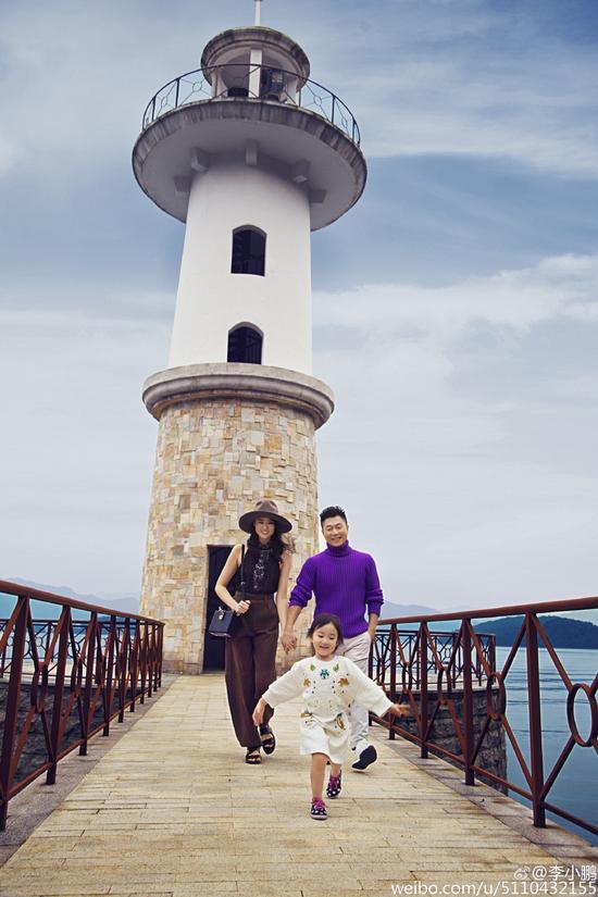 李小鹏一家四口温馨