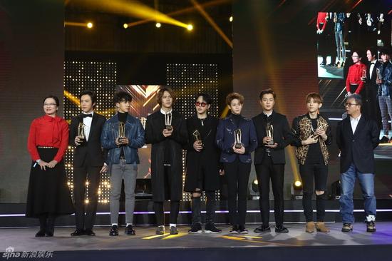 吴亦凡赵丽颖获封微博之夜King&Queen|微博