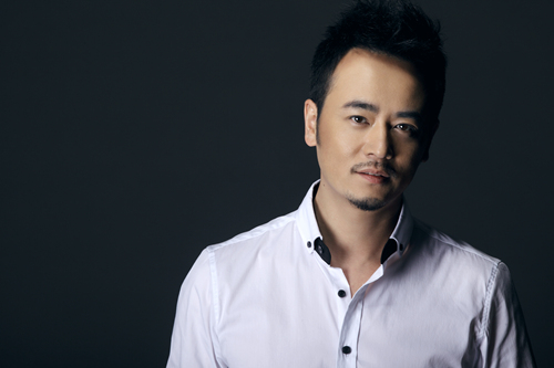 姚卓君《传奇大亨》杀青 与张翰演兄弟