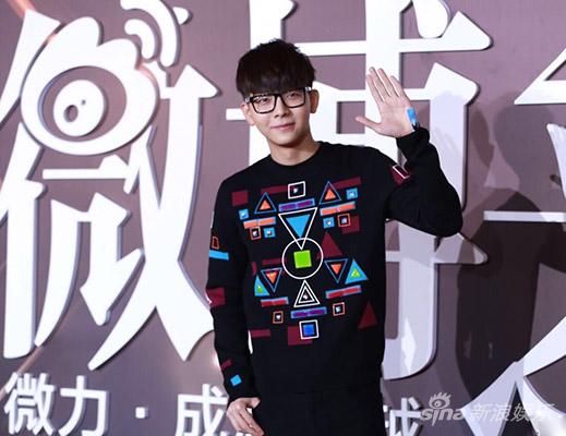 胡夏亮相微博之夜 斩获新力量男演员奖|胡夏|吴