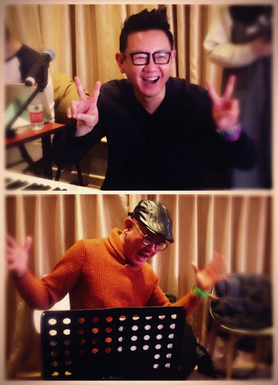 李伟菘李偲菘搞怪拍照