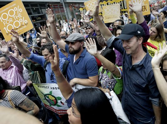 一起参加环保活动