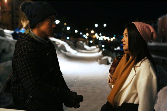 彭于晏与章子怡雪中对视